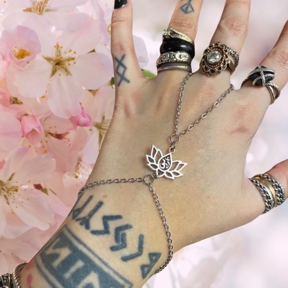 🔴 SALE ! red dot items are 2 for $25 . Bundle more than 3 and its $10 each 🙂 - Picture 3 of 9